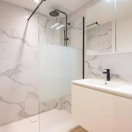 New Flat On A Top-level Location For 6 Apartment