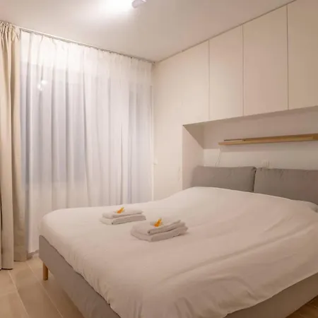 New Flat On A Top-level Location For 6 شقة