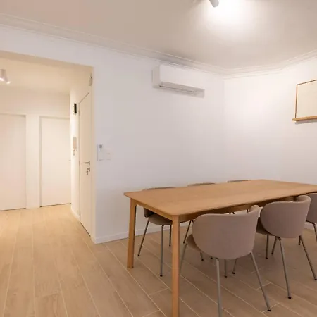 Apartment New Flat On A Top-level Location For 6