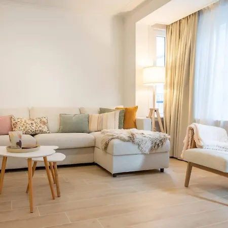アパート New Flat On A Top-level Location For 6 *