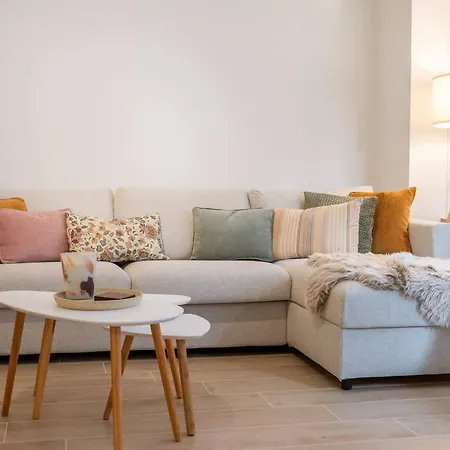 アパート New Flat On A Top-level Location For 6