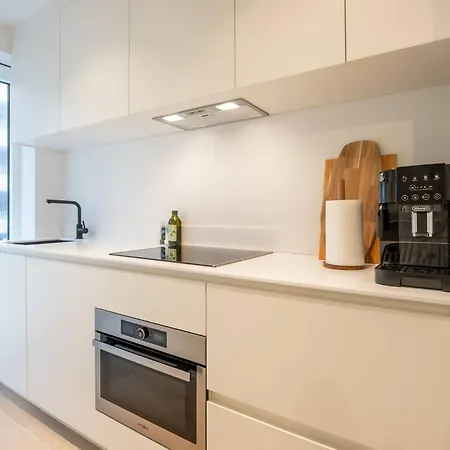 アパート New Flat On A Top-level Location For 6 *