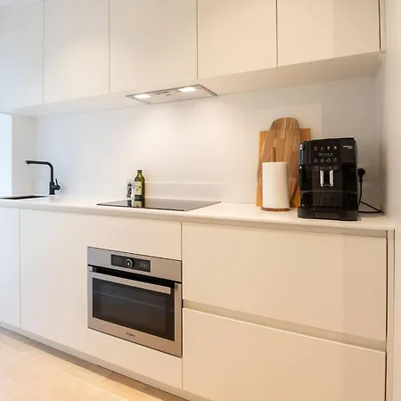 New Flat On A Top-level Location For 6 アパート